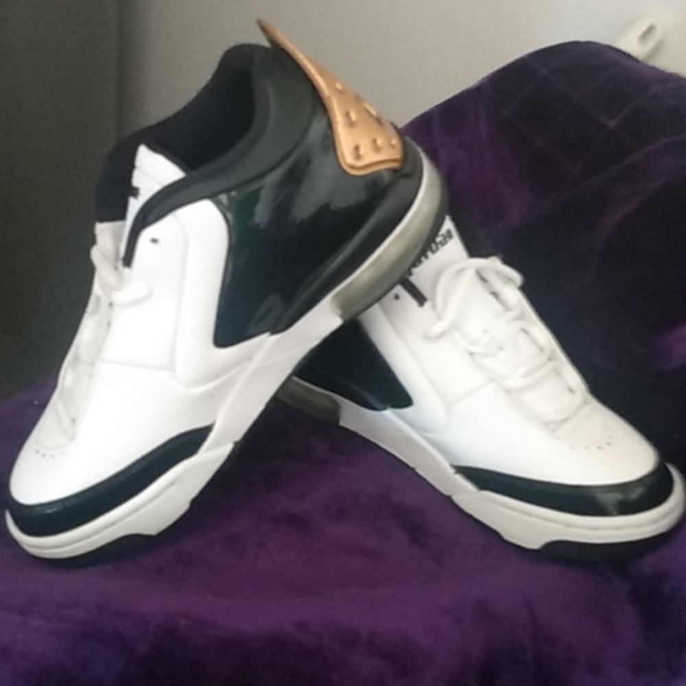 Nwt Jordan 21 gold white and black